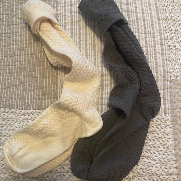 11 different varieties of socks. M/L - Picture 4 of 5